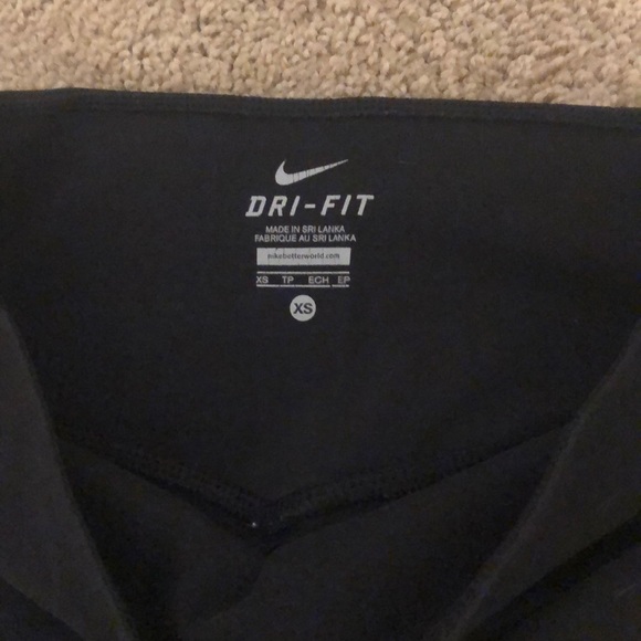 Nike Crop Leggings - Picture 2 of 2